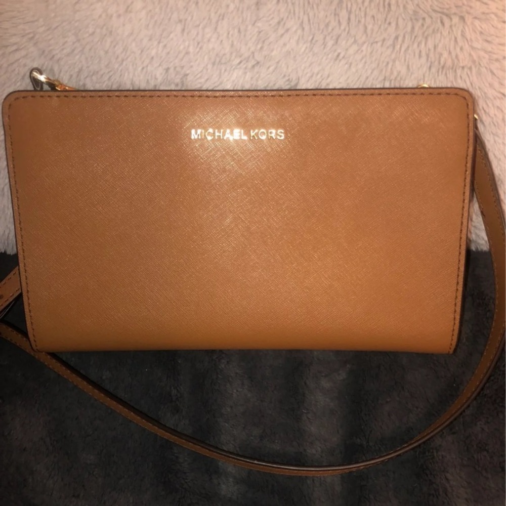 Micheal kors crossbody purse - Picture 2 of 7